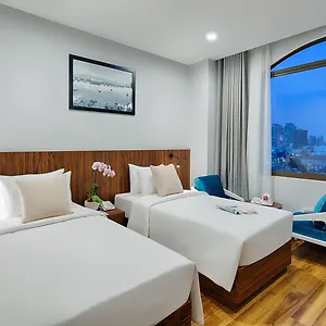 Happy Life Grand & Rooftop Skybar Ho Si Minh-város